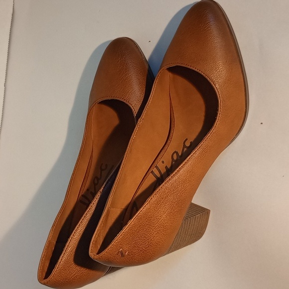 Zodiac Gloria Pumps - Picture 2 of 8